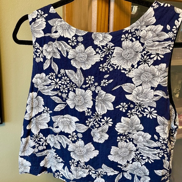 Cherry Bobin Cropped Tank (Made in Canada) - Picture 3 of 4